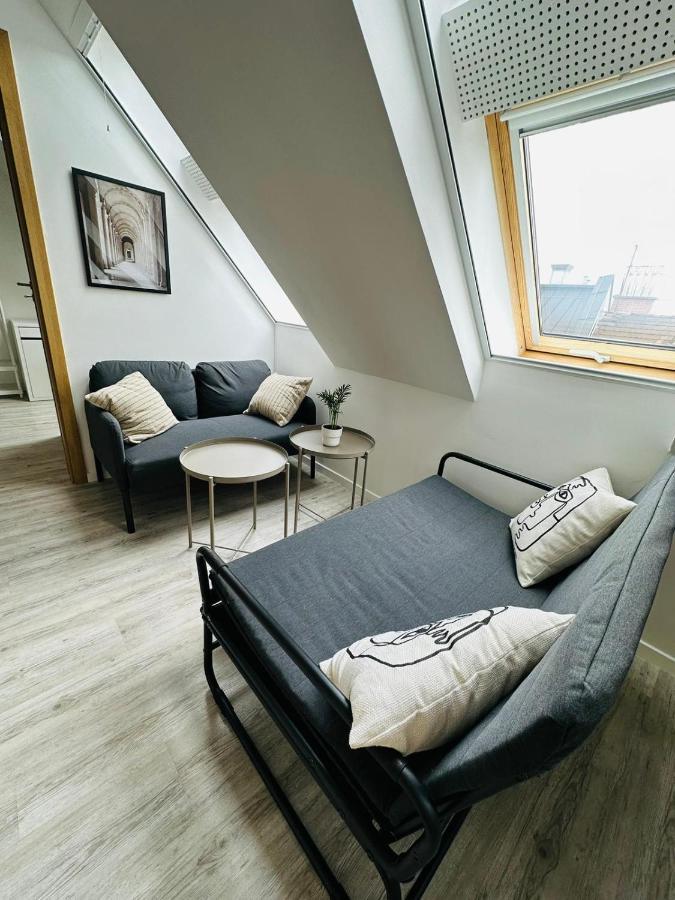 Palace Quarter 1 Peaceful Modern Central Top Floor Apartment Budapest Bagian luar foto