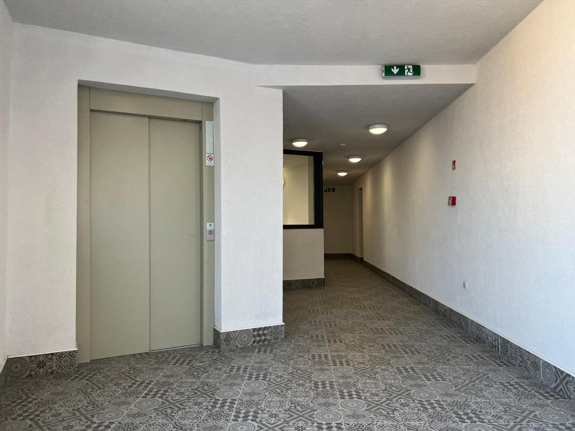 Palace Quarter 1 Peaceful Modern Central Top Floor Apartment Budapest Bagian luar foto